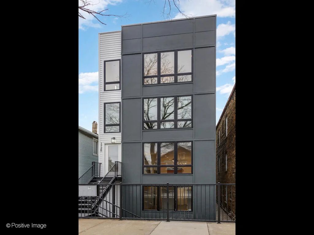 2122 W 18th Place 2, Chicago