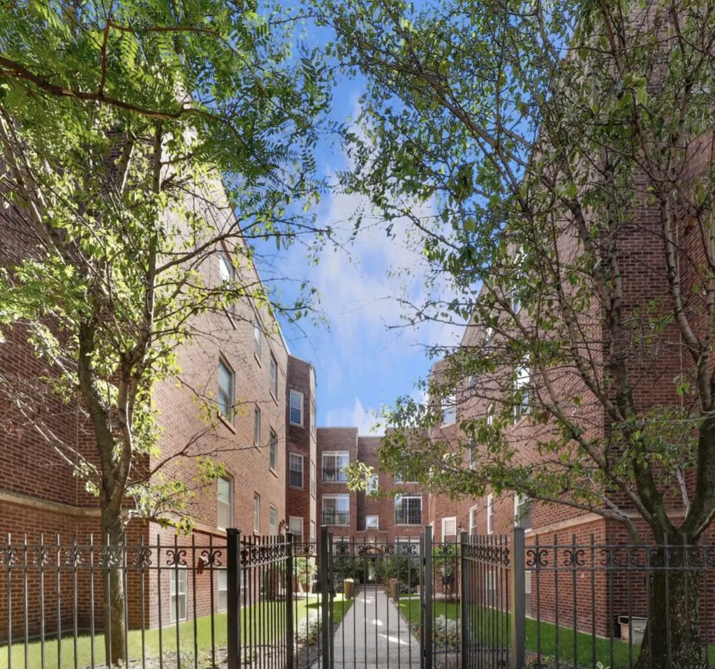 5884 N Ridge Avenue 3, Chicago, 60660