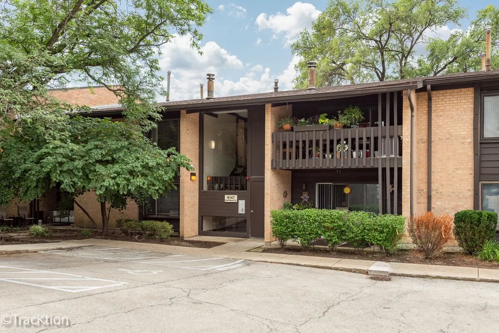 6147 Knoll Wood Court 204, Willowbrook