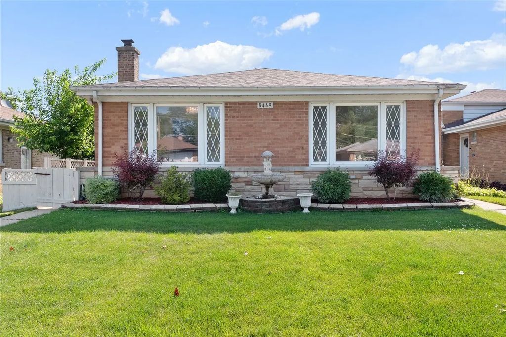8449 N St Louis Avenue, Skokie