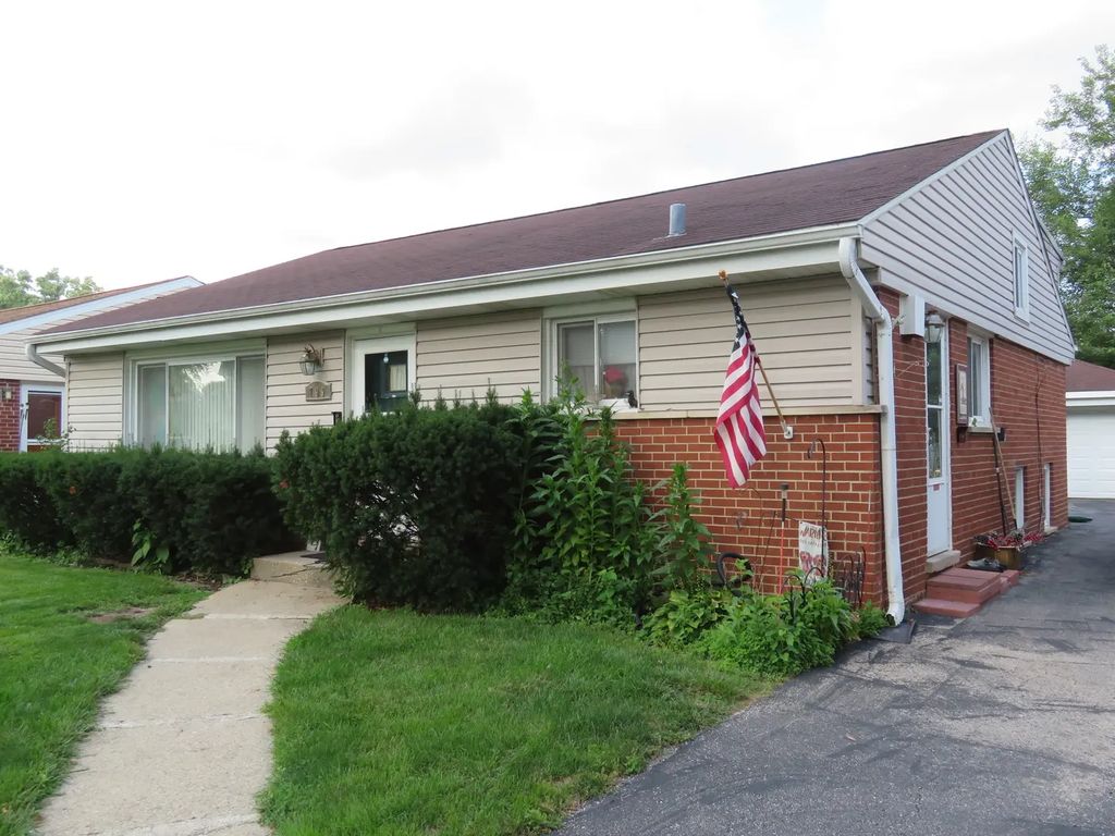 799 S Hawthorne Avenue, Elmhurst