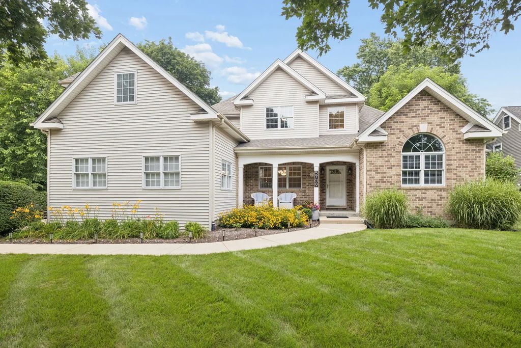 5709 Lenox Road, Lisle