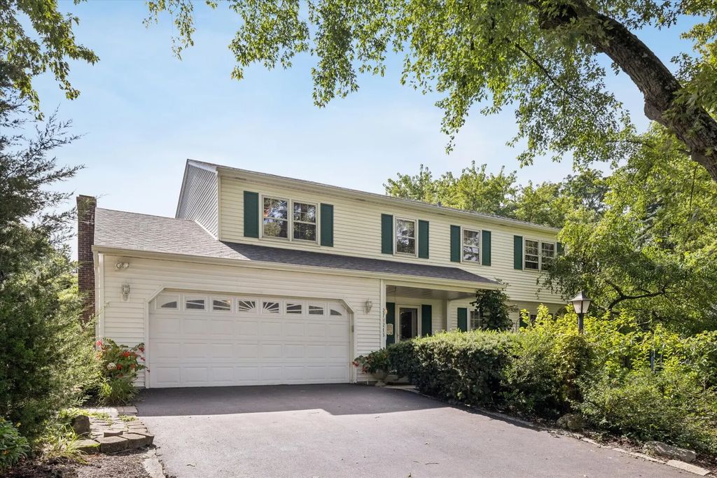 27w215 Oakwood Street, Winfield