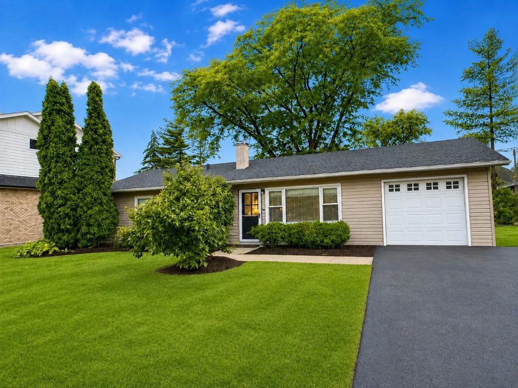 5524 S Quincy Street, Hinsdale