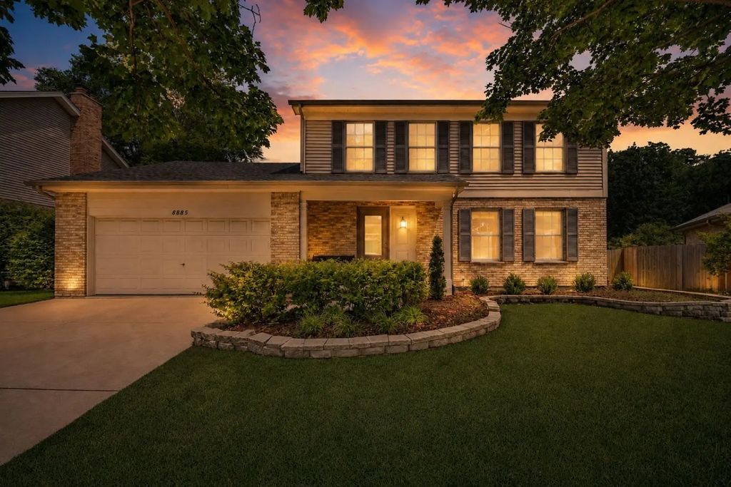 8885 Dryden Street, Woodridge