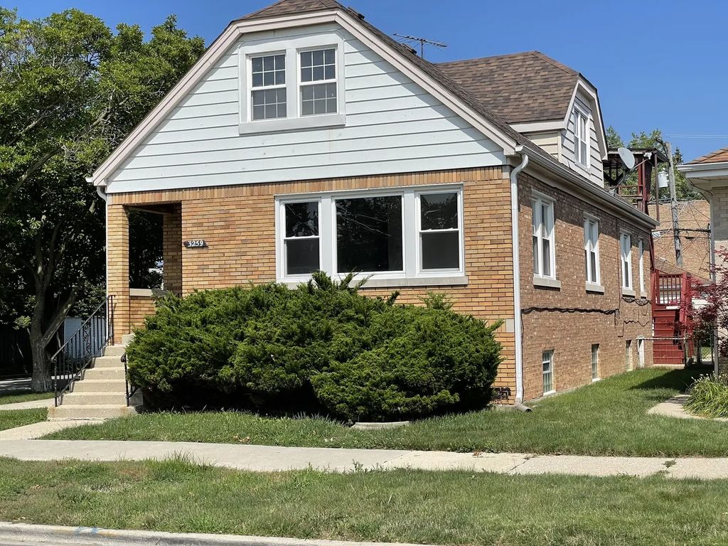 3259 N Neenah Avenue, Chicago
