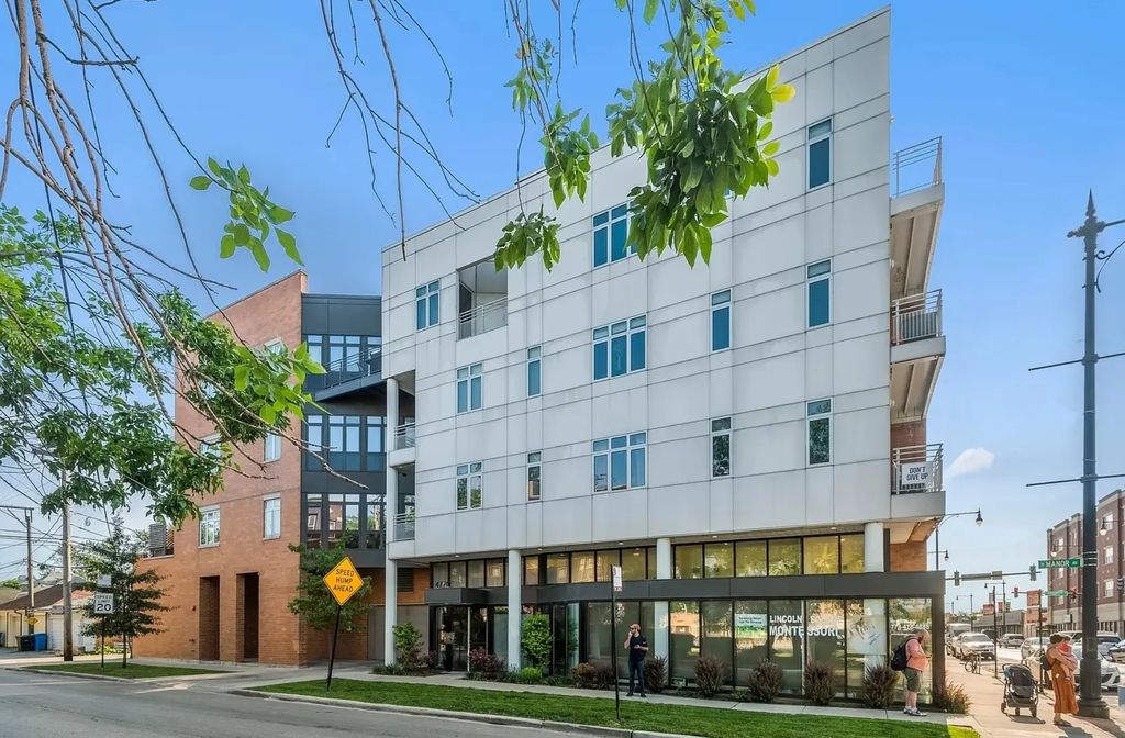 4770 N Manor Avenue 304, Chicago