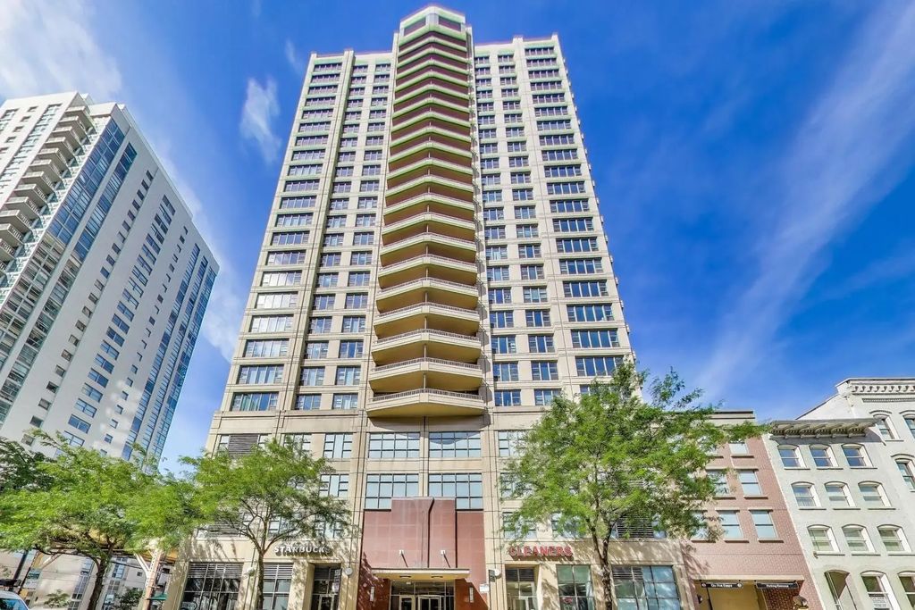 200 N Jefferson Street 2407, Chicago, 60661