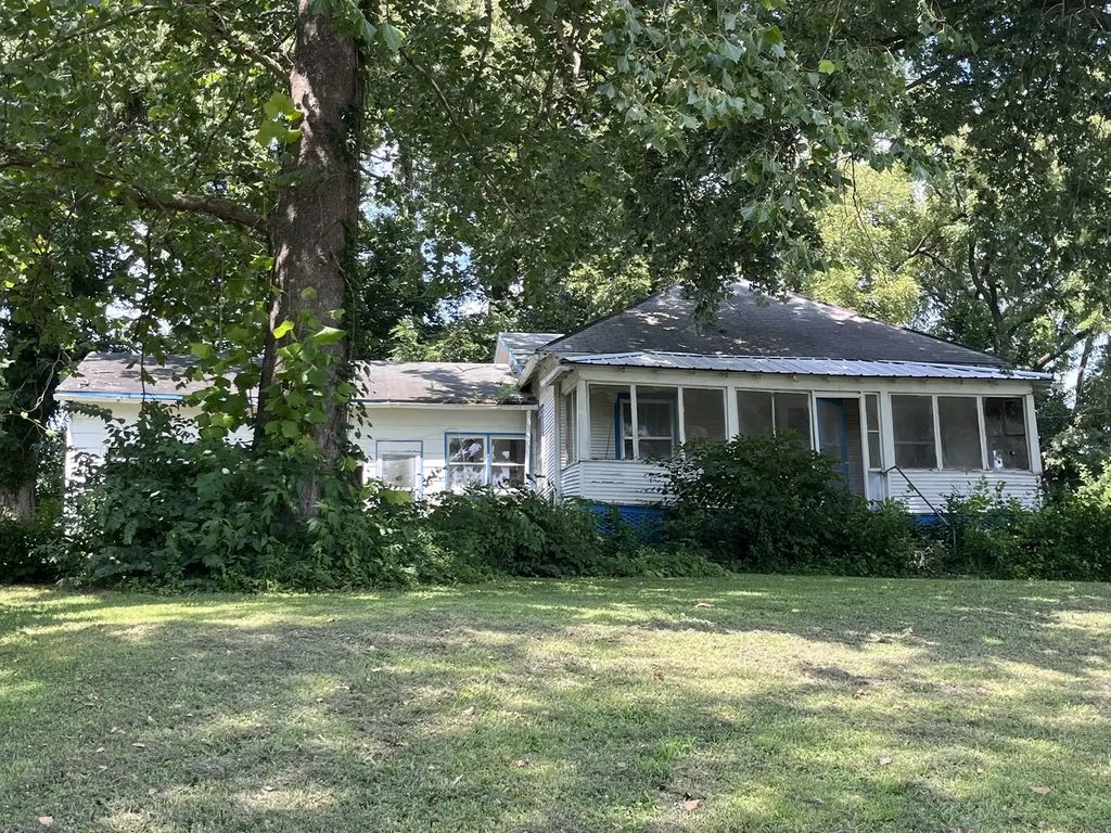 22932 State Highway 106, Barry
