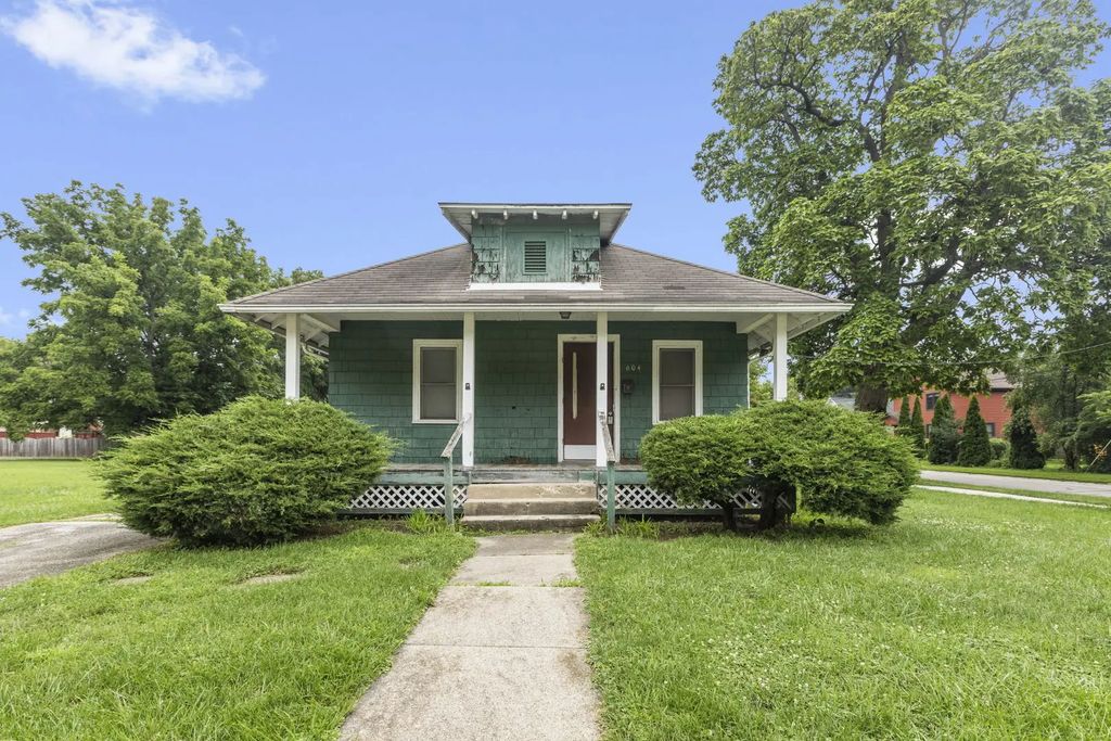 604 N Prairie Street, Batavia