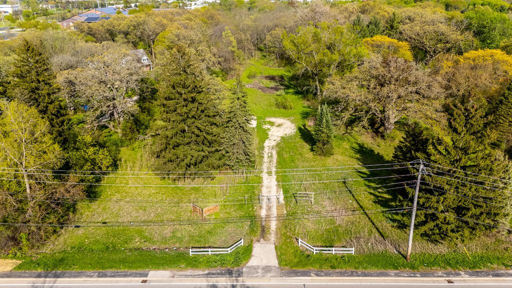 1001 N Hunt Club Road, Gurnee