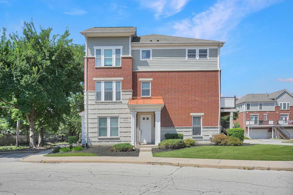 2112 S Crambourne Way 6-6, Arlington Heights