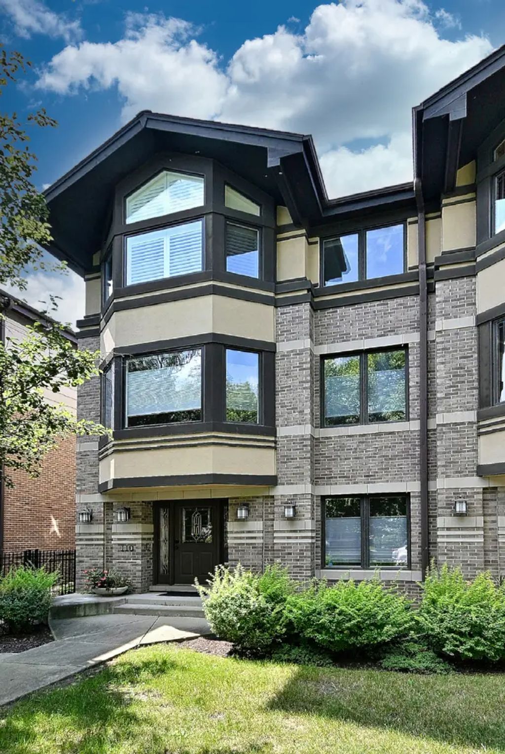 110 N Myrtle Avenue, Elmhurst