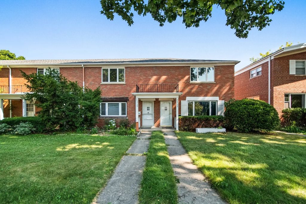 3135 Central Street, Evanston, 60201