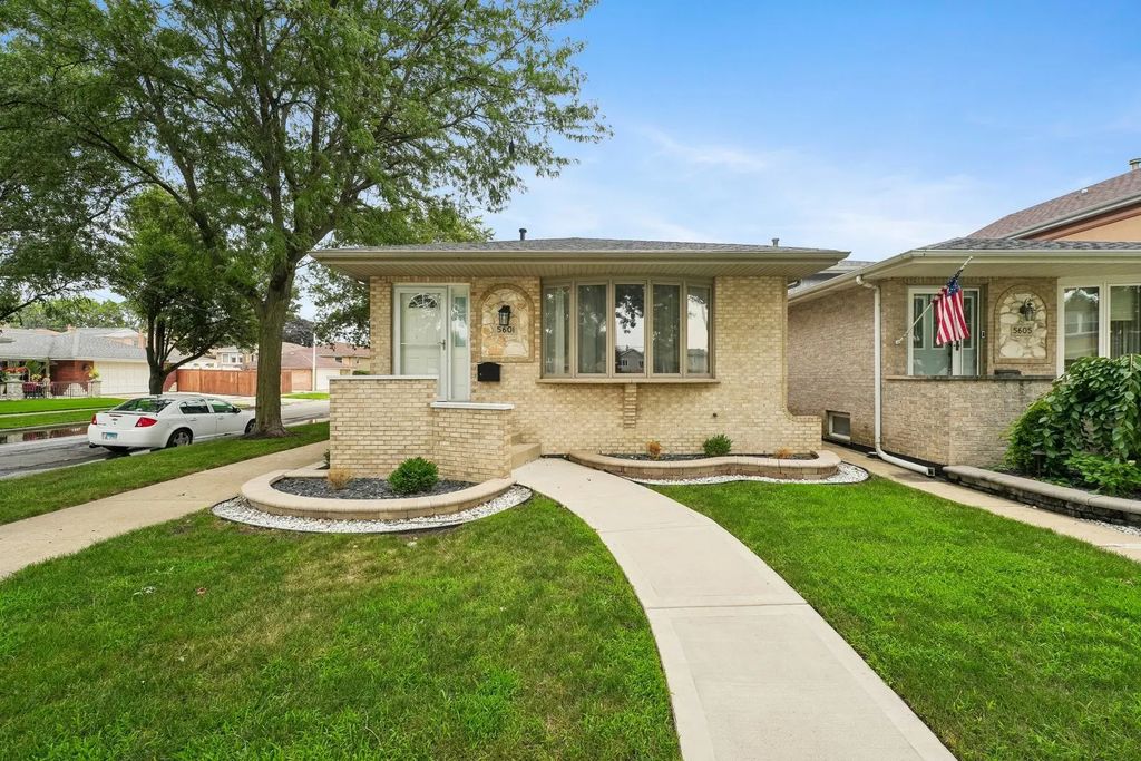5601 S Sayre Avenue, Chicago, 60638