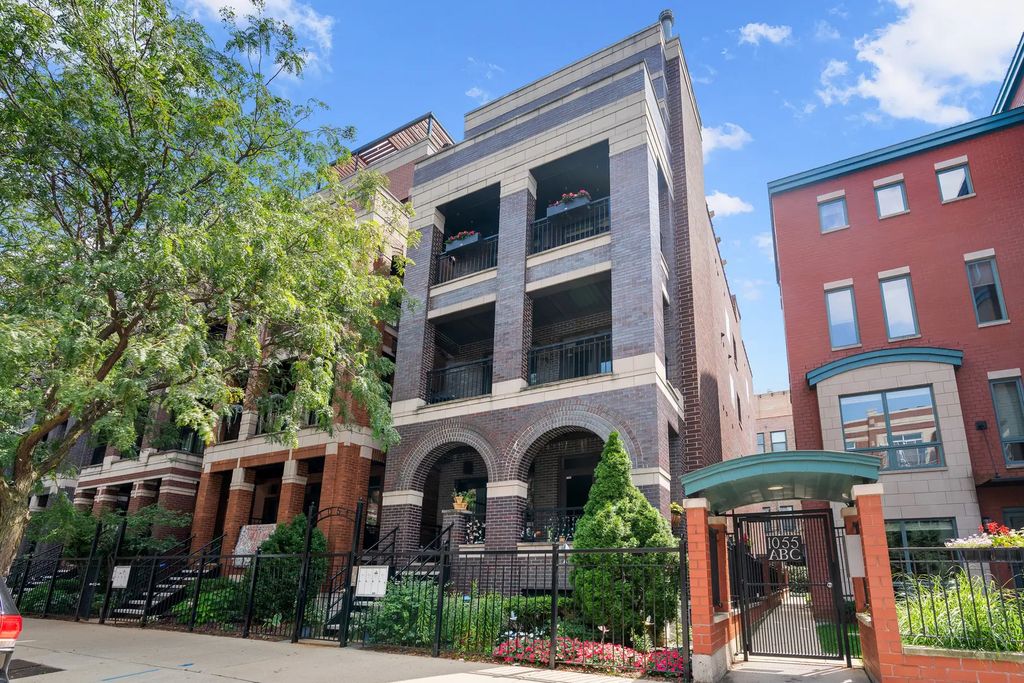1051 W Monroe Street 4, Chicago, 60607