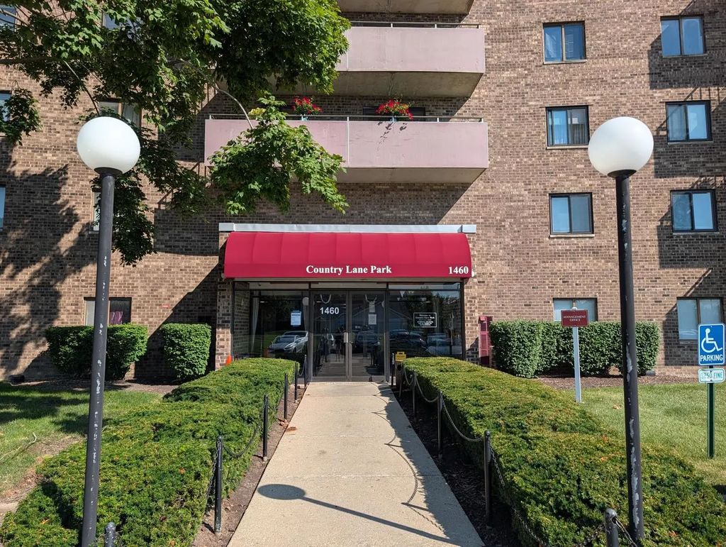 1460 Fairlane Drive 202, Schaumburg