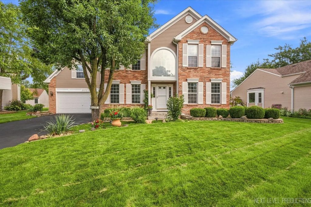 2513 Briarwood Court, Aurora