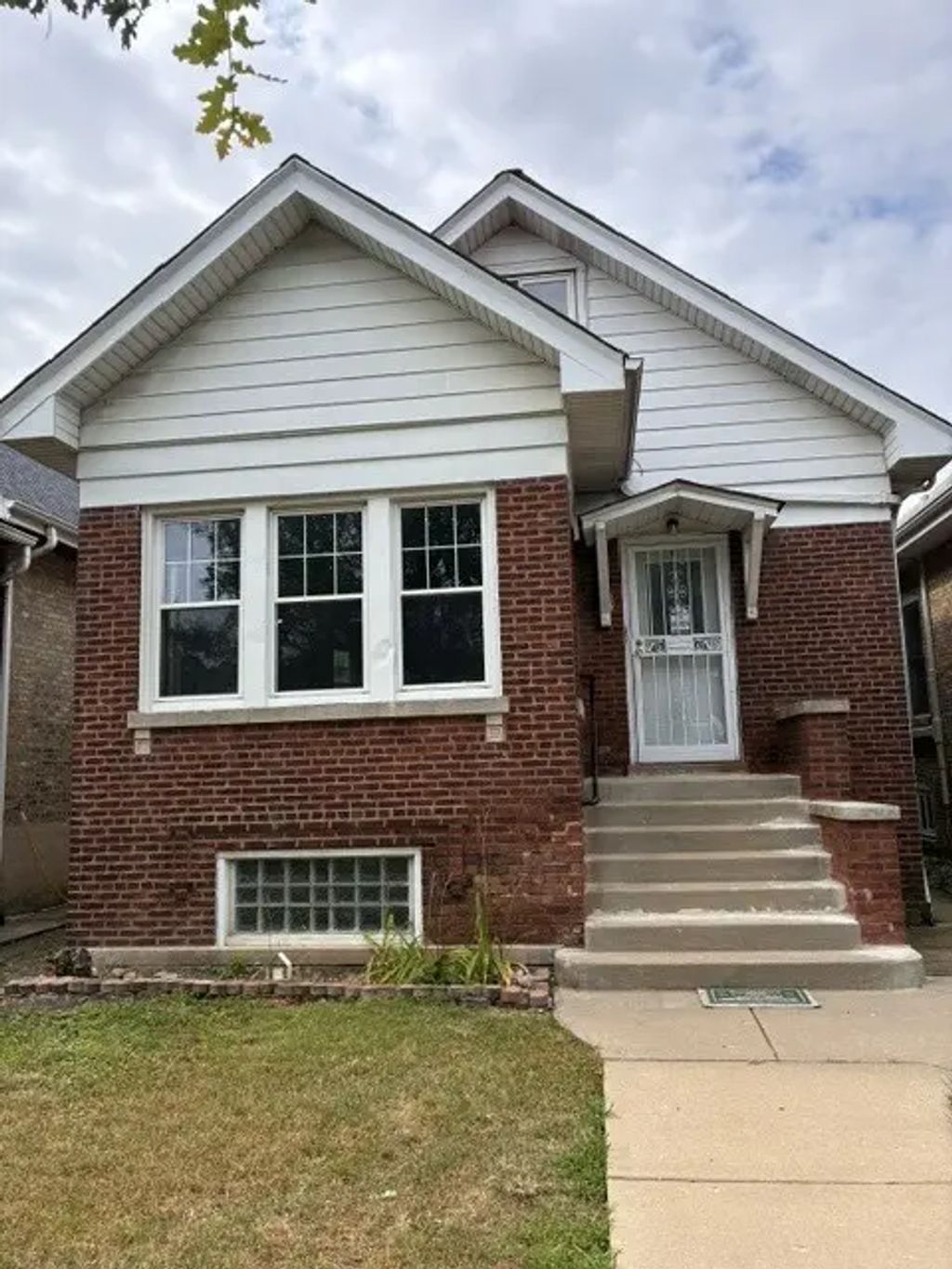 5041 W George Street, Chicago