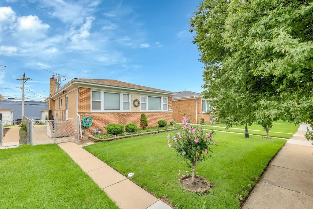 8133 Hamlin Avenue, Skokie, 60076