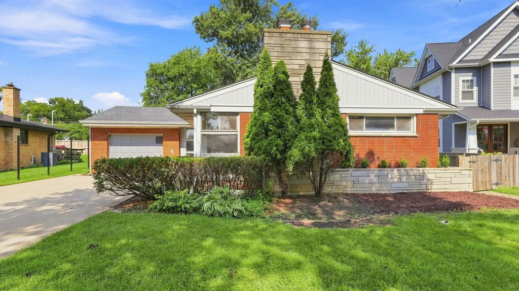 226 S Linden Avenue, Elmhurst