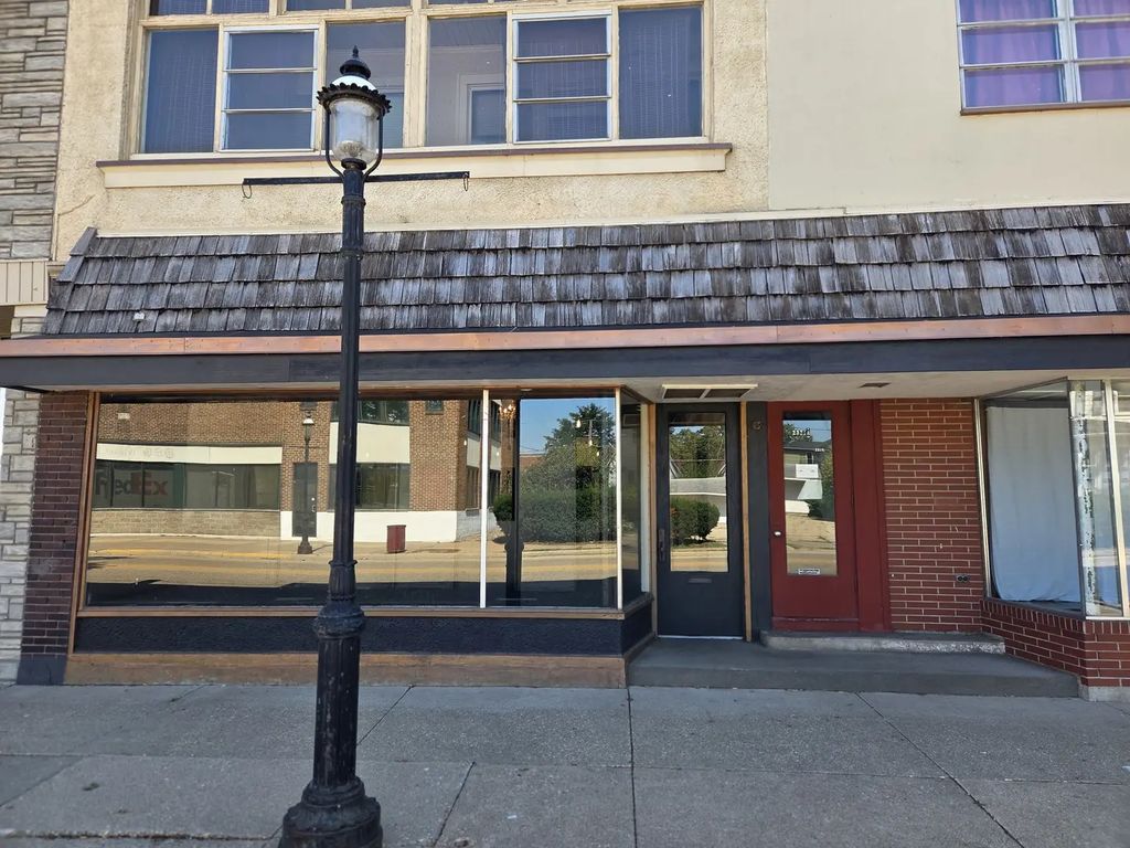 2321 N 2nd Street, Clinton
