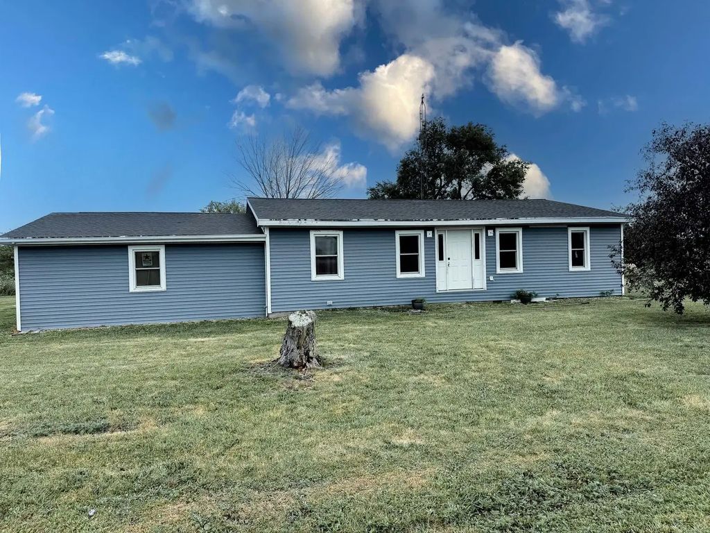 1993 E 1020 North Road, Milford