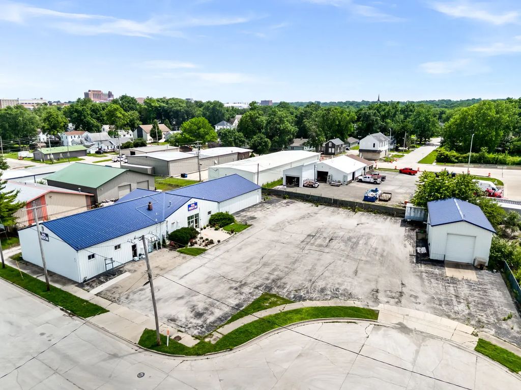 814 W Chestnut Street, Bloomington
