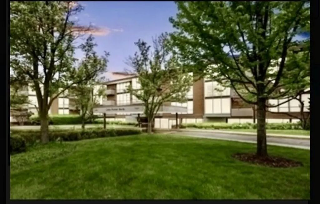 1301 N Western Avenue 231, Lake Forest, 60045