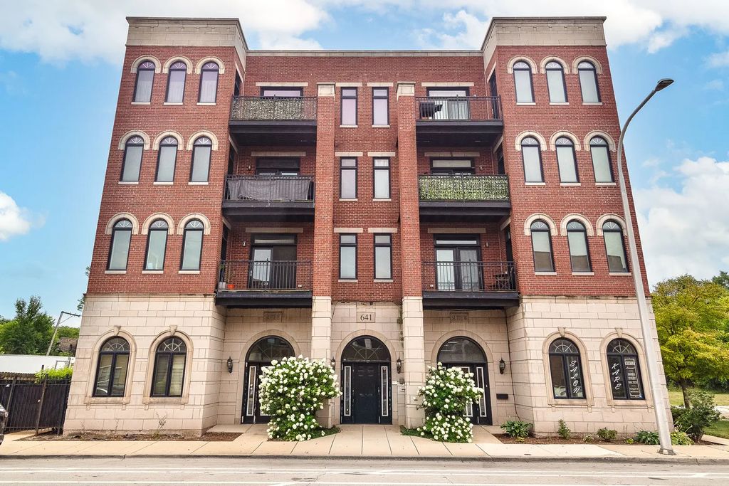 641 E Pershing Avenue 301, Chicago, 60653