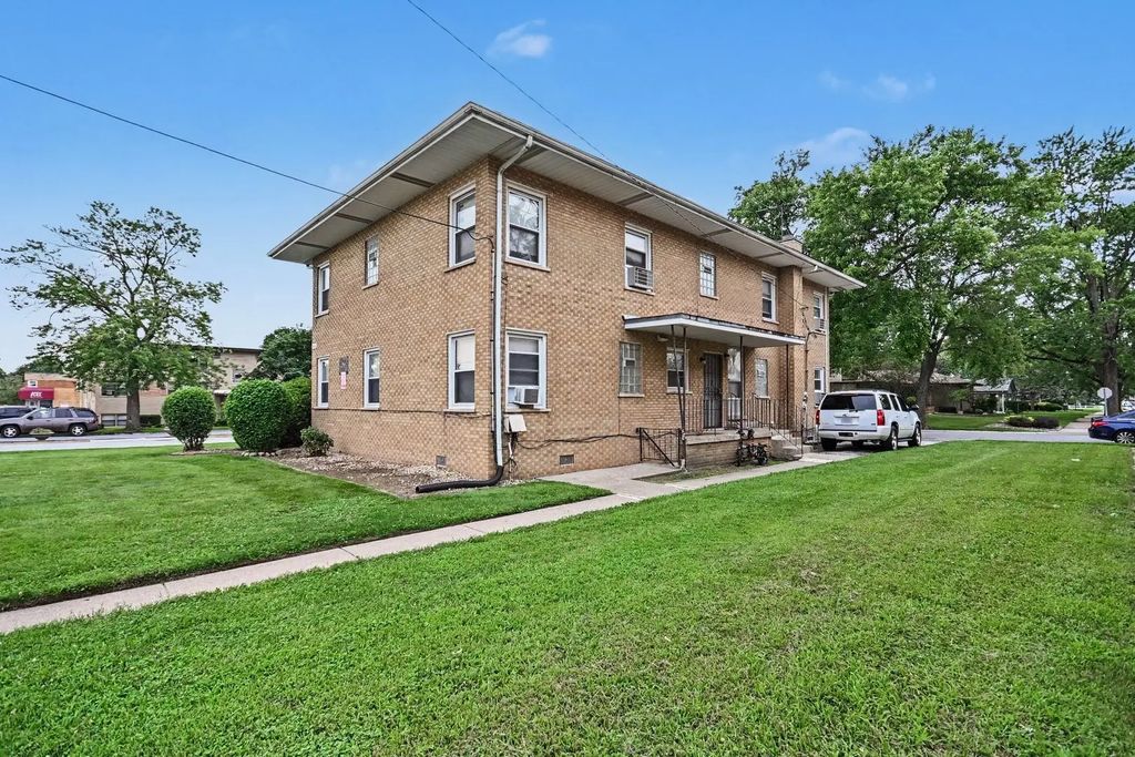 18408 Torrence Avenue, Lansing