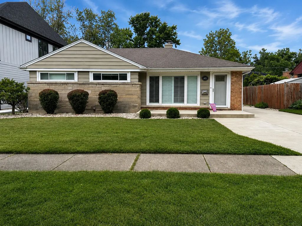 465 W Fremont Avenue, Elmhurst