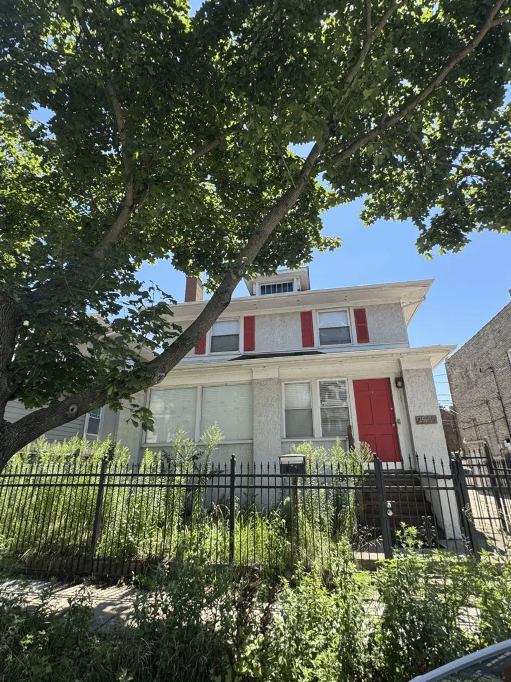 7555 N Rogers Avenue, Chicago