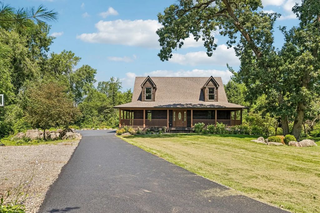 1921 Annettes Circle, Sugar Grove