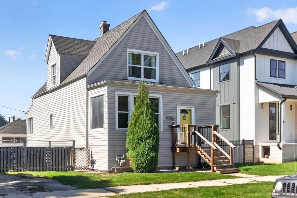 1224 Gunderson Avenue, Berwyn