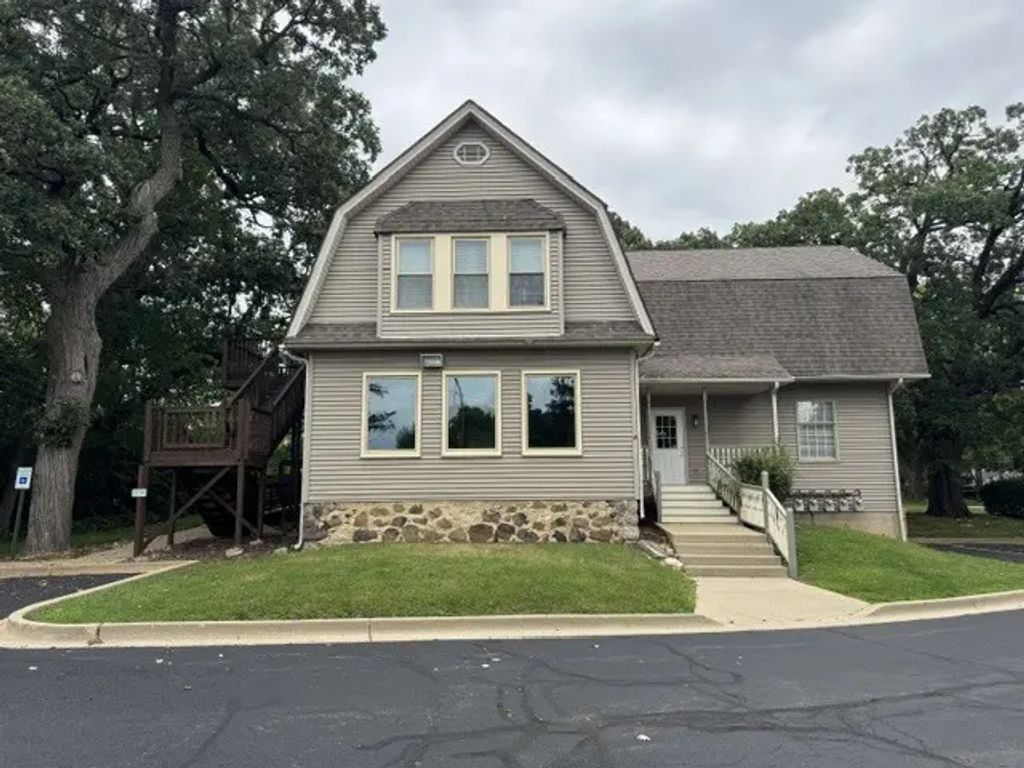 530 Rockland Road 100, Crystal Lake