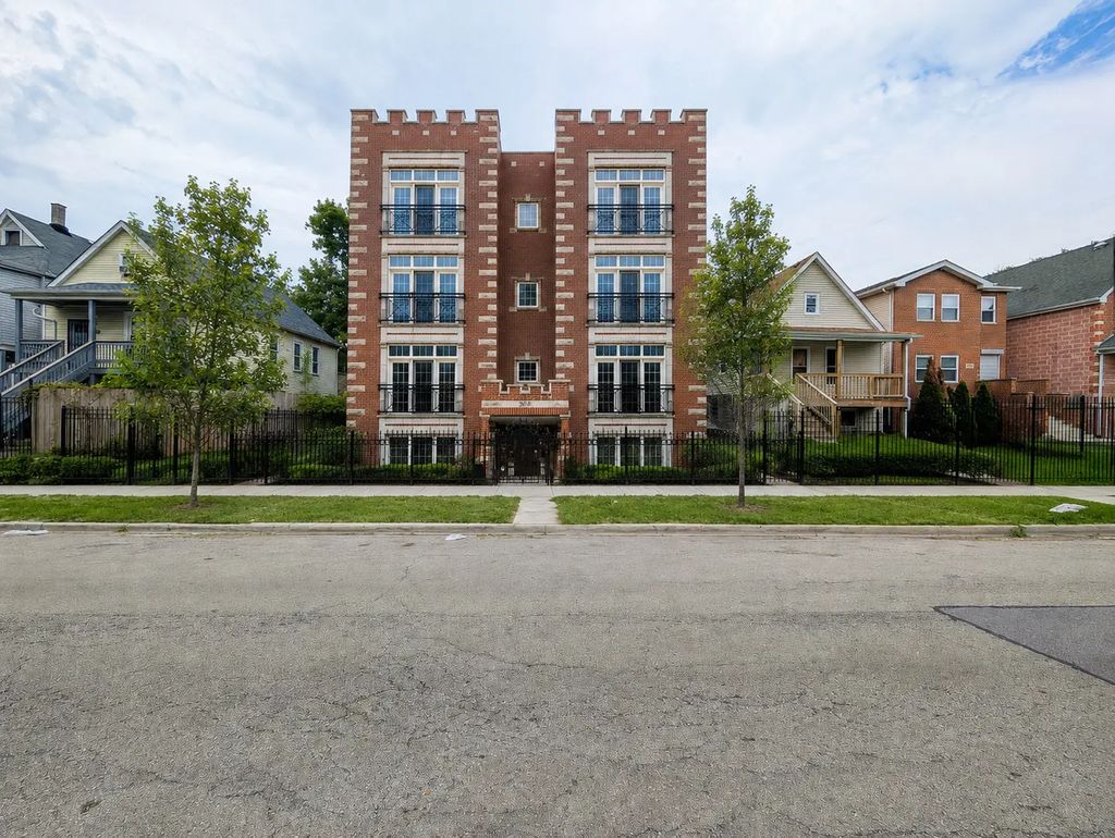 9415 S Burnside Avenue, Chicago, 60619