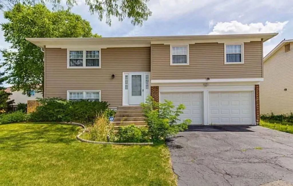 4625 Huntington Boulevard, Hoffman Estates
