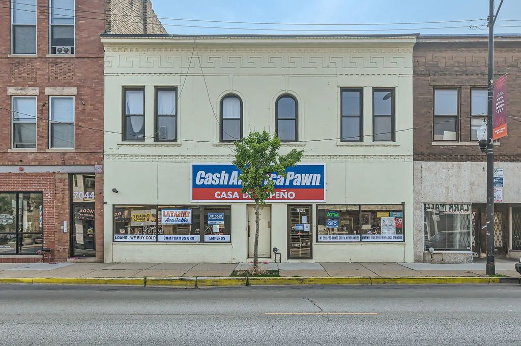7048 N Clark Street 2flr, Chicago