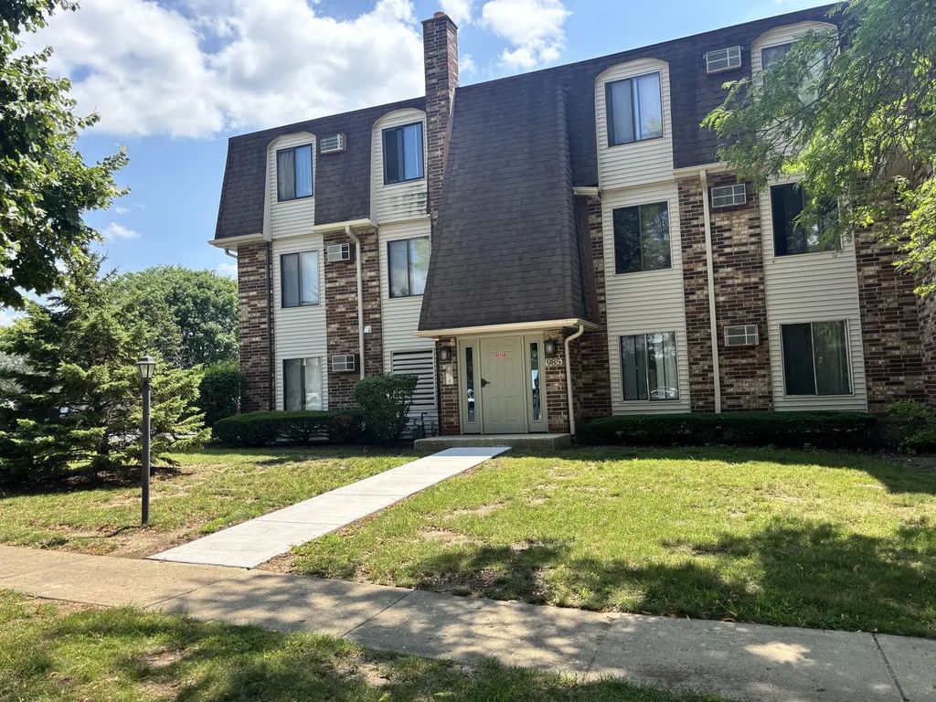 985 S Court Of Shorewood Court 2b, Vernon Hills