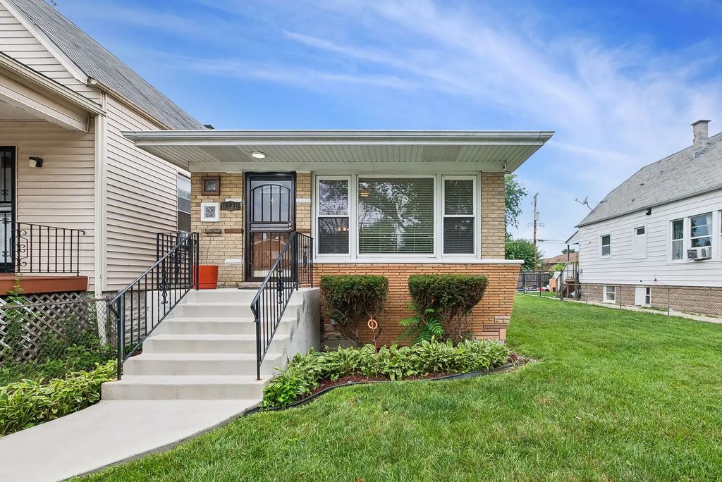 6534 S Bell Avenue, Chicago