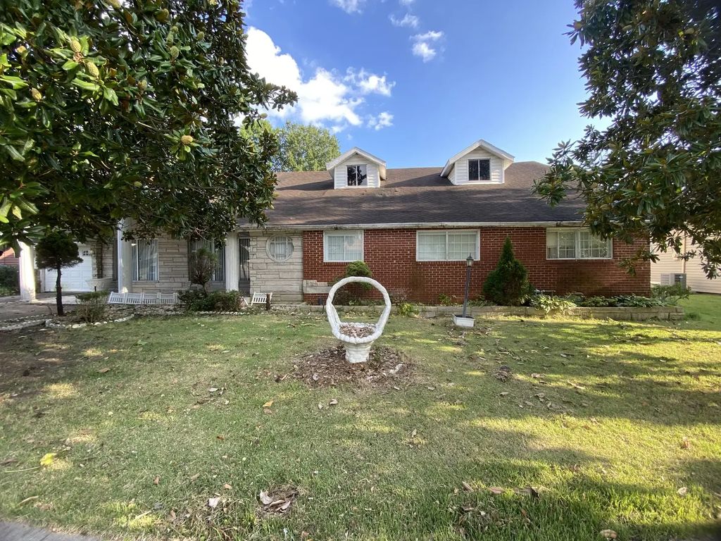 1504 E Saint Louis Street, West Frankfort