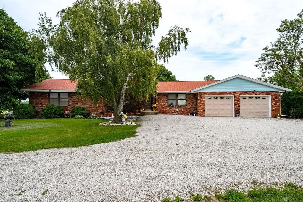 25823 E 2400 North Road, Odell