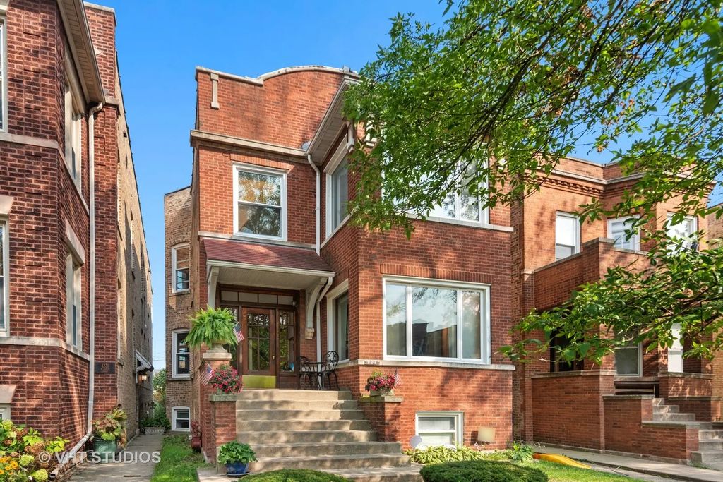 4229 N Leavitt Street 1, Chicago