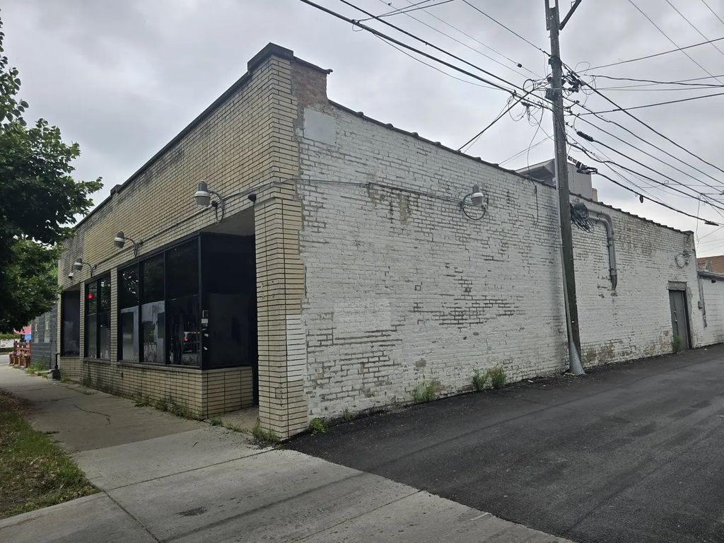 2405 W Ardmore Avenue, Chicago, 60659
