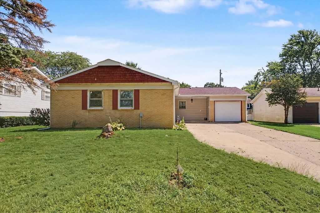 1004 Frank Drive, Champaign
