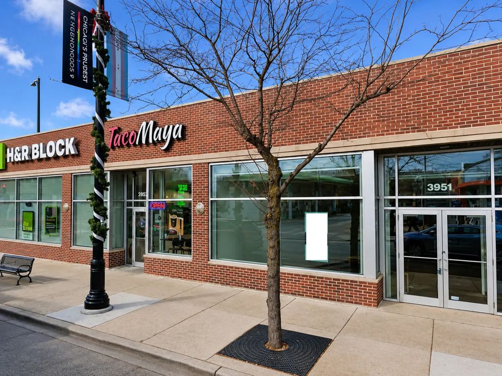 3951 N Broadway, Chicago