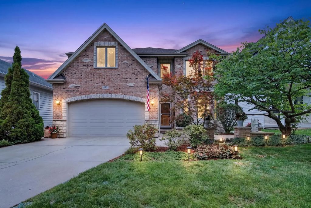 450 N Elm Avenue, Elmhurst