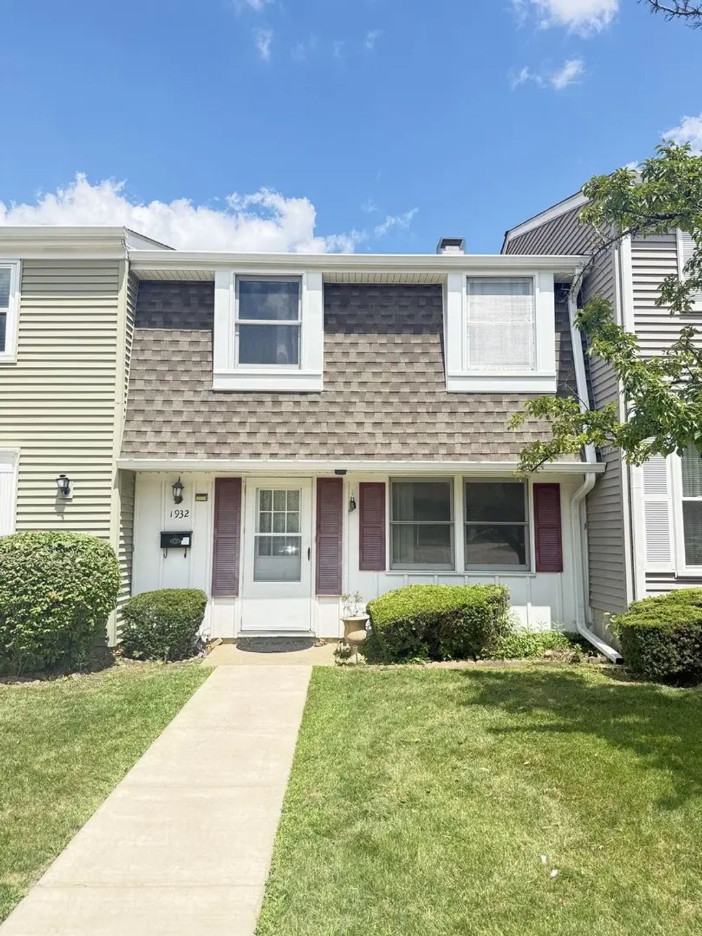 1932 Farnham Court, Schaumburg
