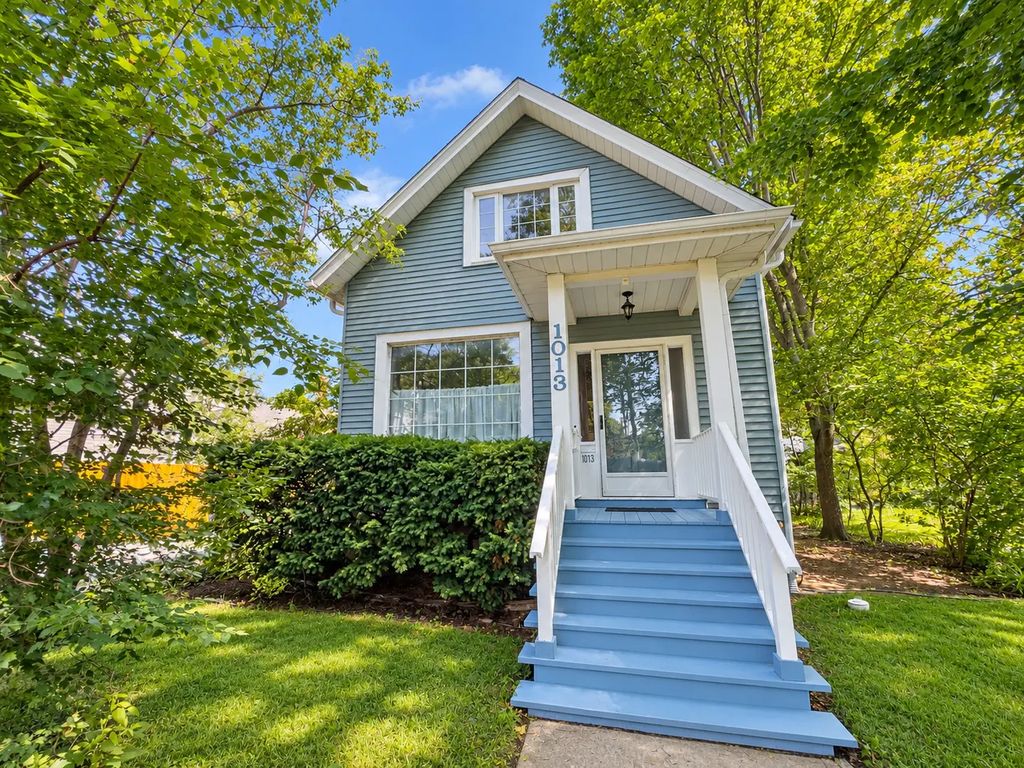 1013 Simpson Street, Evanston